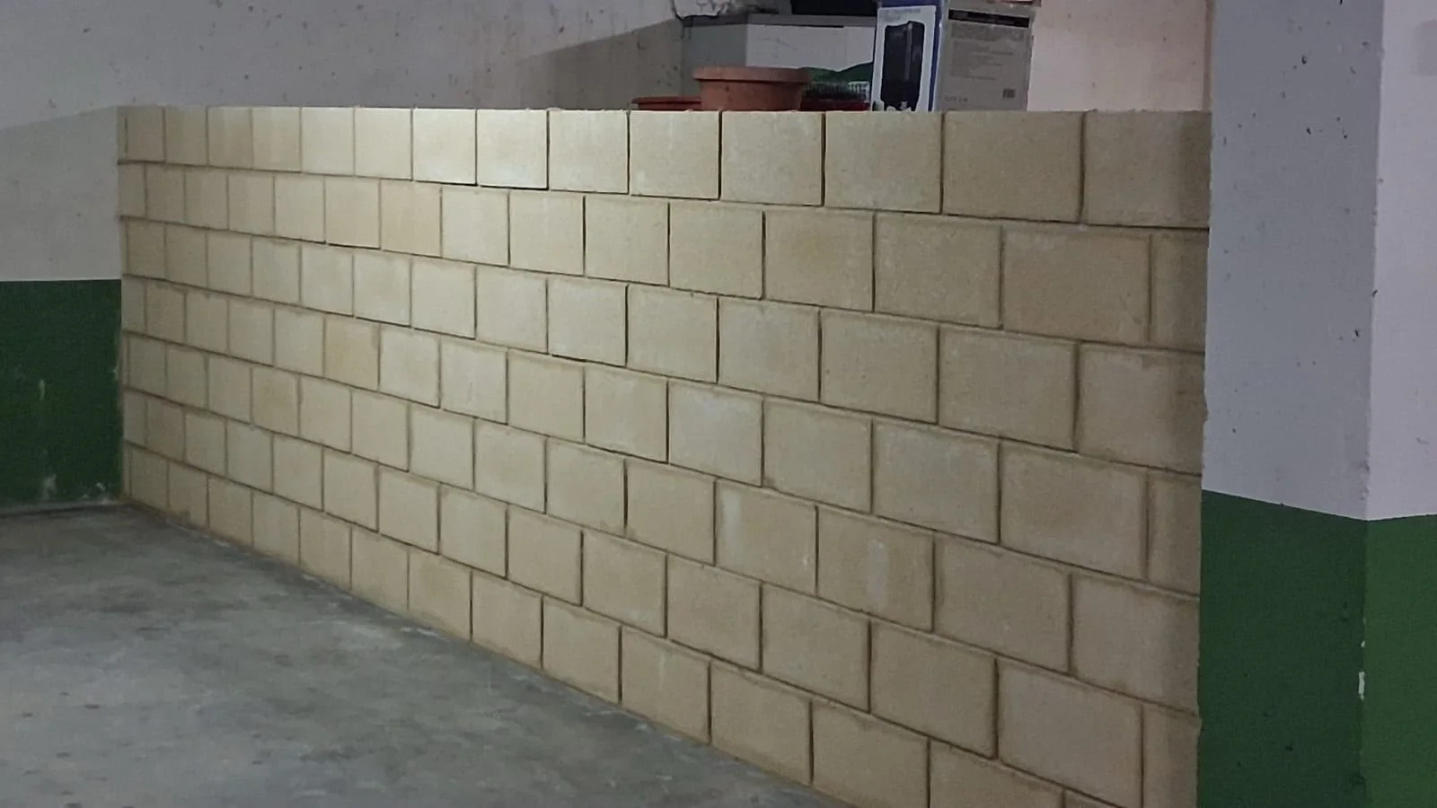 Divisórias interiores em alvenaria numa obra da equipa