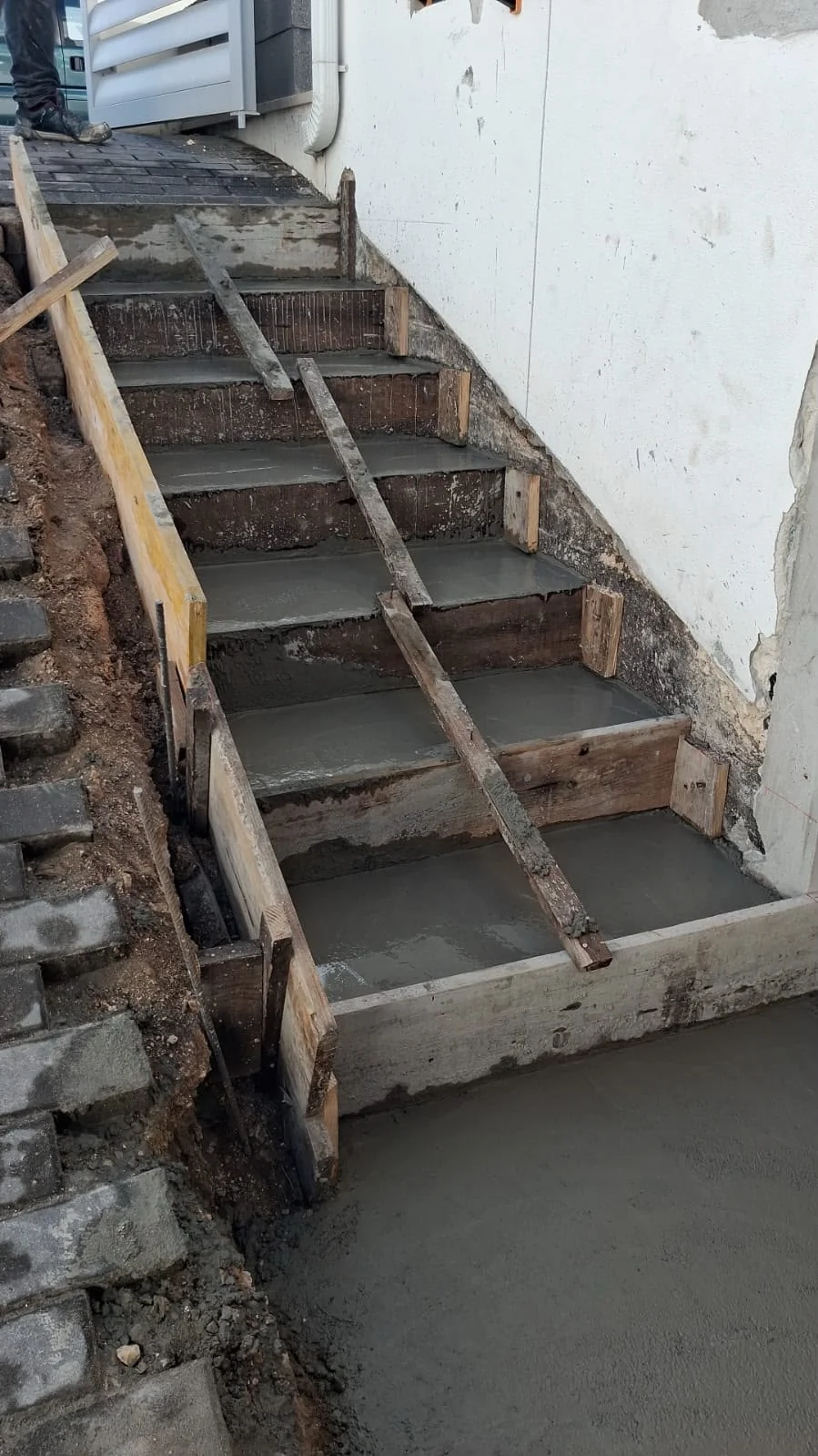 Cofragem de uma escada durante a fase de construção